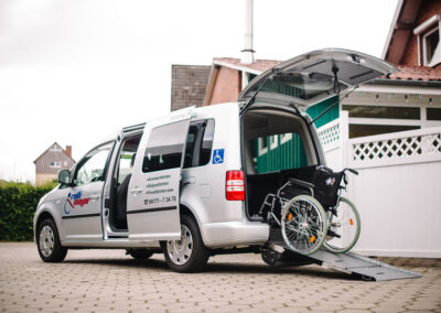 VW Caddy Maxi umgebaut für den Rollstuhltransport